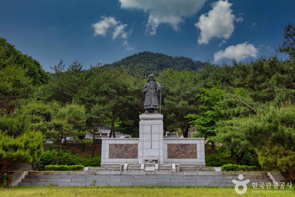 申壮節公墓域