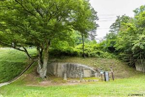 여원치마애불상