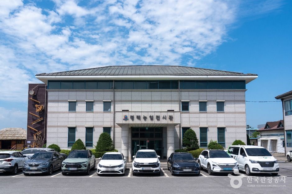Pyeongtaek Agricultural Exhibition Hall
