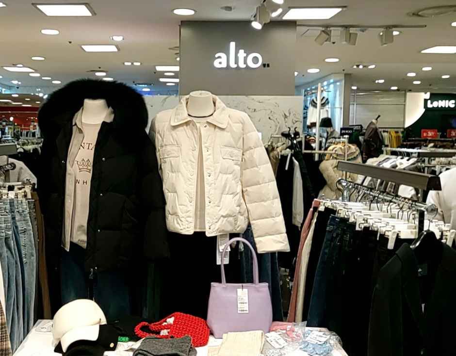 アルト ニューコアアウトレット 坪村店