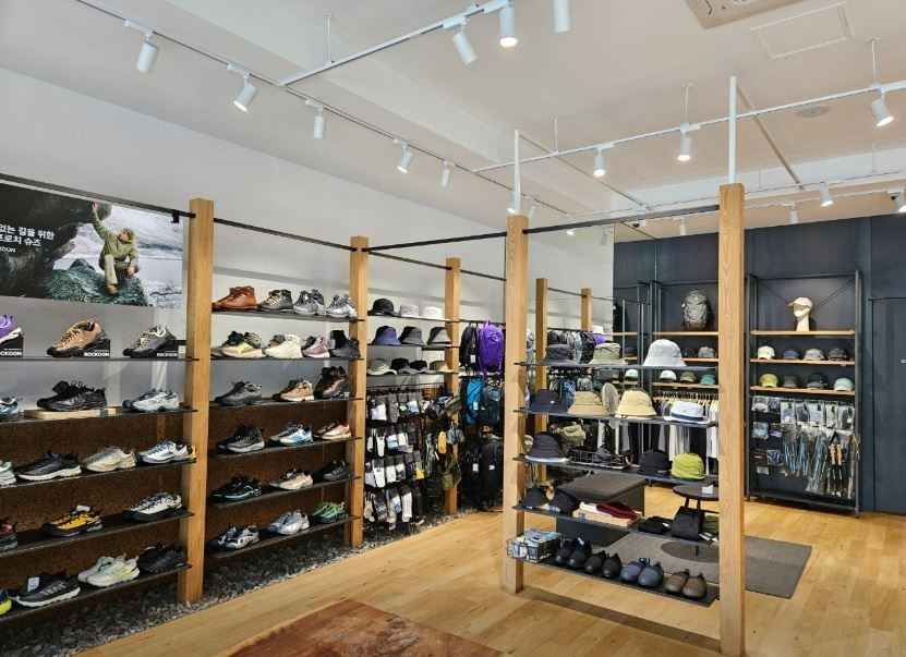 [事後免税店]KOLON SPORT（コーロンスポーツ）・カンヌンソンネ（江陵城内）店(코오롱스포츠 강릉성내점)