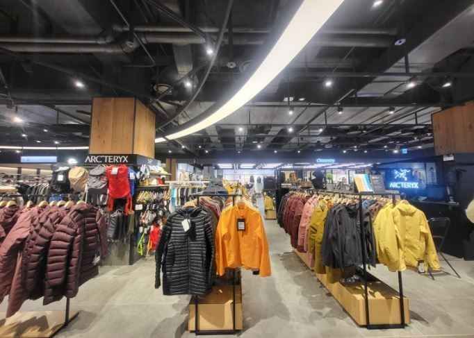 [事後免税店] ARC'TERYX（アークテリクス）・現代プレミアムアウトレットキンポ（金浦）店(아크테릭스 현대프리미엄아울렛 김포점)
