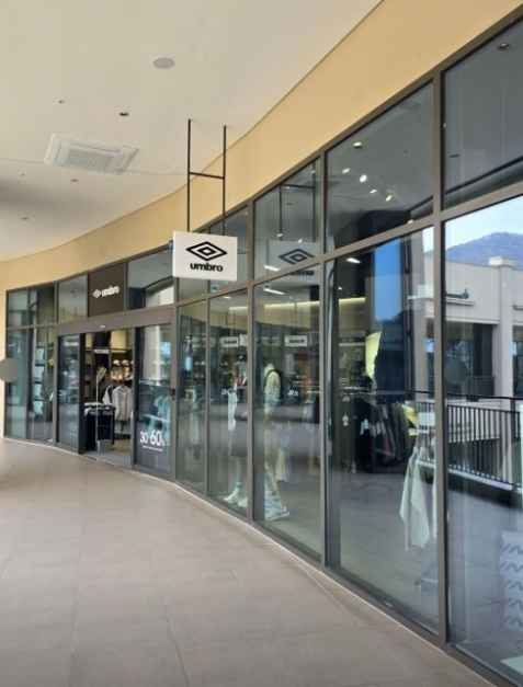 [事後免税店] UMBRO（アンブロ）・ロッテプレミアムアウトレットウィワン（儀王）店(엄브로 롯데프리미엄아울렛 의왕점)