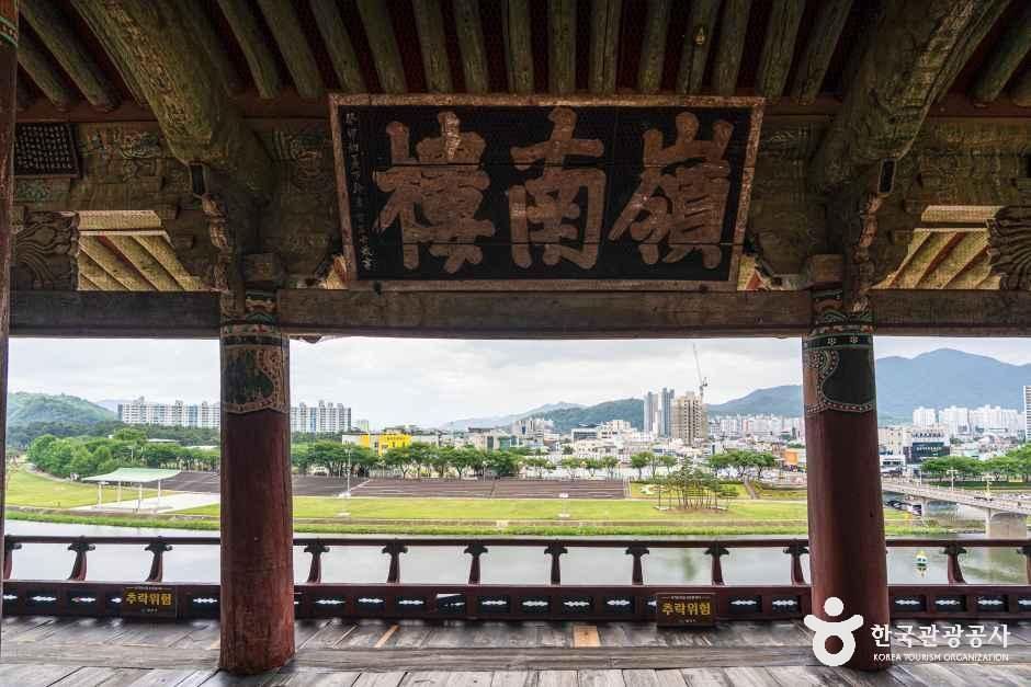밀양 영남루