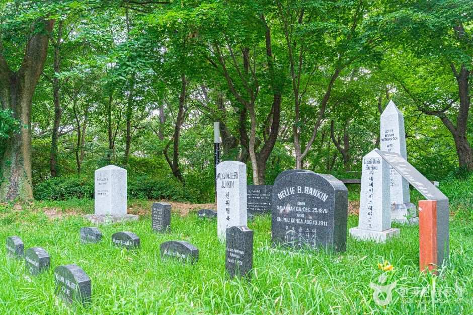 楊林洞宣教師墓地