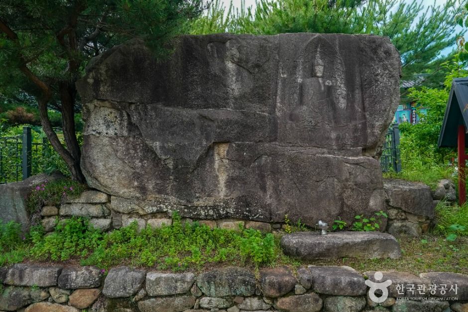 Sinmu-dong Rock-carved Seated Buddha
