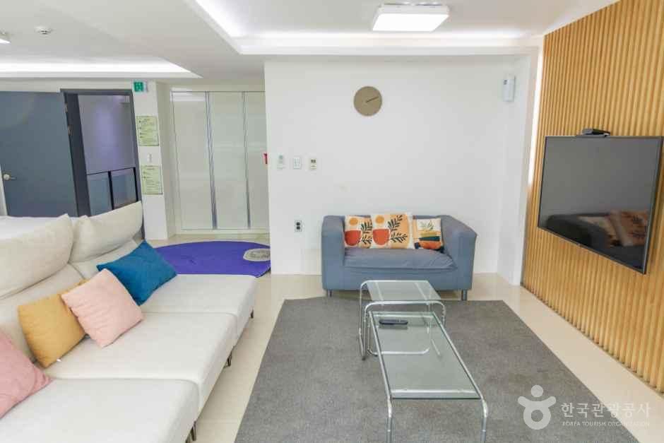 가평_가평미라몬티풀빌라펜션_전경 (3).jpg