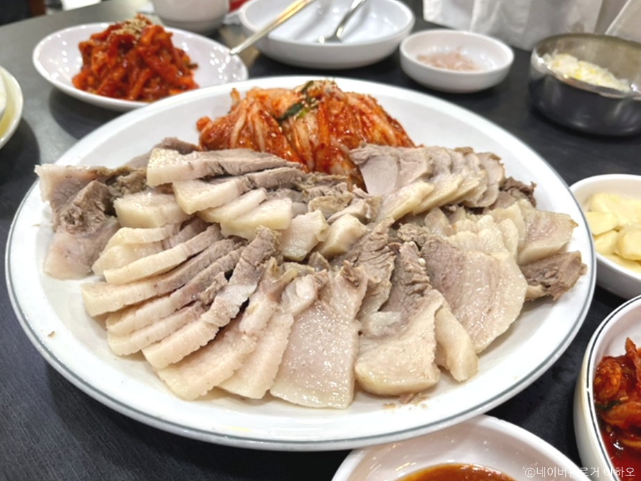家庭手工刀切面包肉
