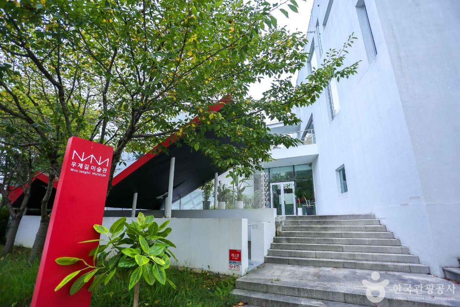雲林洞美術館通り