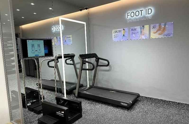 ASICS Gangnam Direct Branch[Tax Refund Shop](아식스 강남직영점)