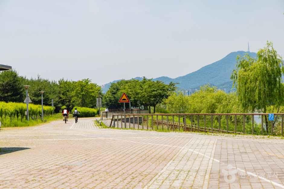 경인아라뱃길 아라파크웨이마당