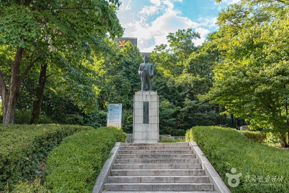 서울_중구_일성이준열사동상 (1).jpg