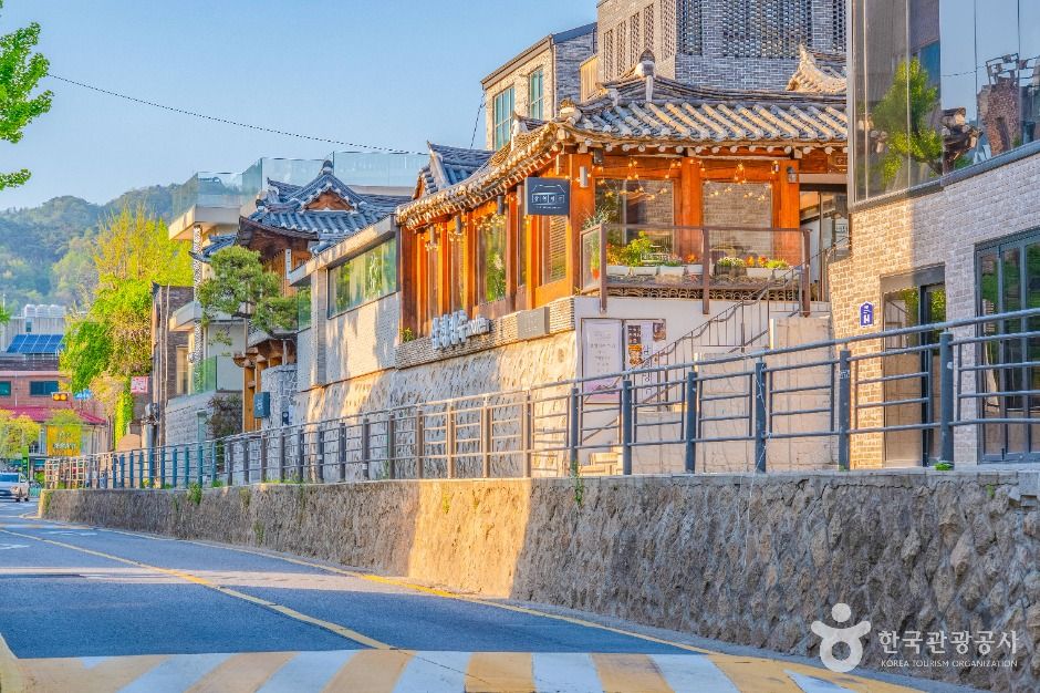 Samcheong-dong Street