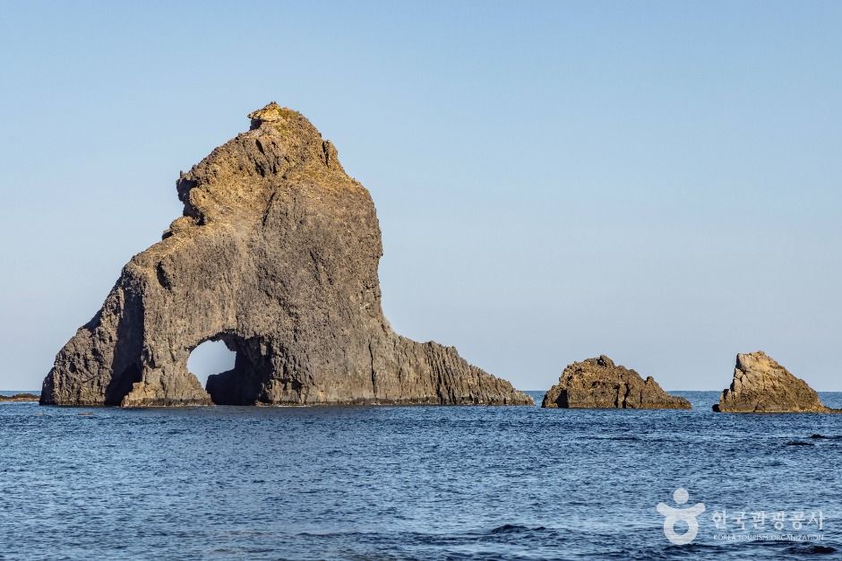 三兄弟窟岩[郁陵岛、独岛国家地质公园]