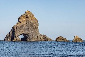 삼형제굴바위 (울릉도, 독도 국가지질공원)