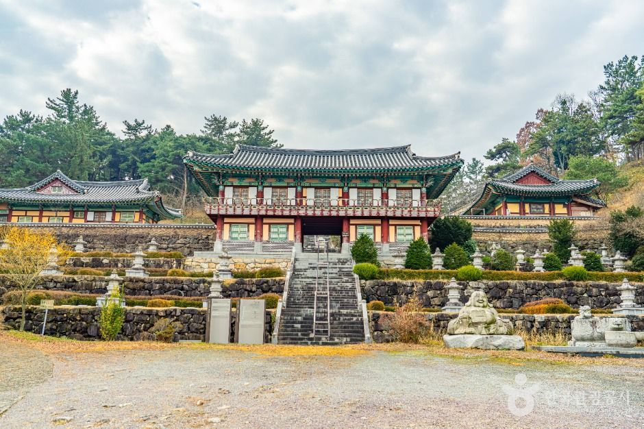 Seven Buddha Relief and Standing Stone Buddha of Cheolcheon-ri, Naju