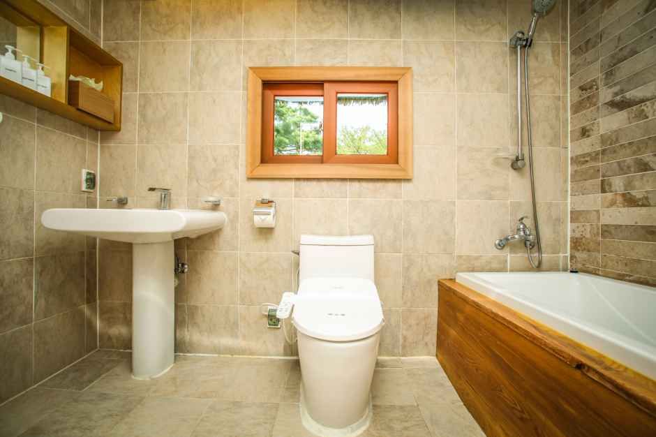 안동_락고재 하회한옥호텔 초가별관_화장실.jpg