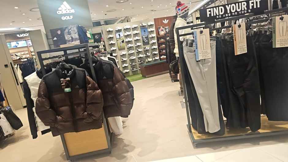 アディダス パフォーマンス ロッテ百貨店坪村店