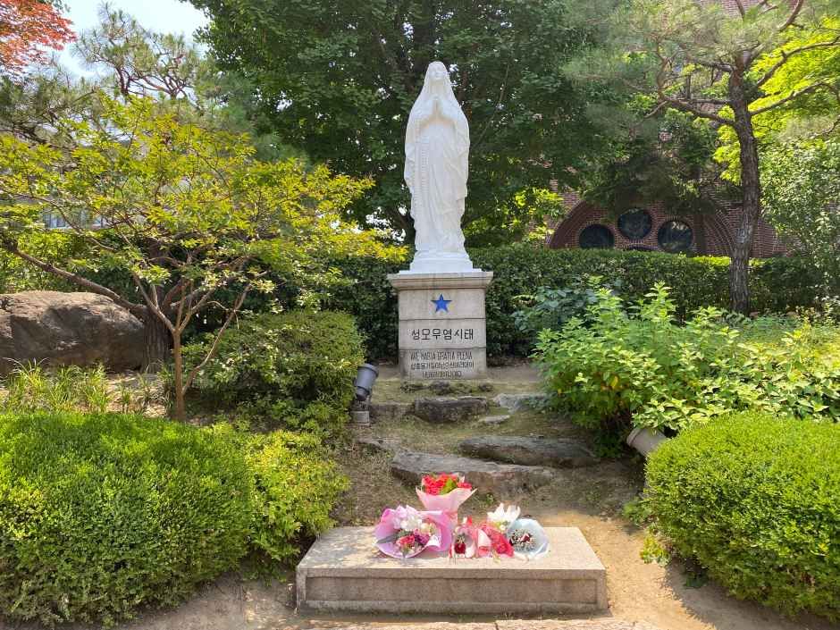 無原罪の御宿りの聖母像
