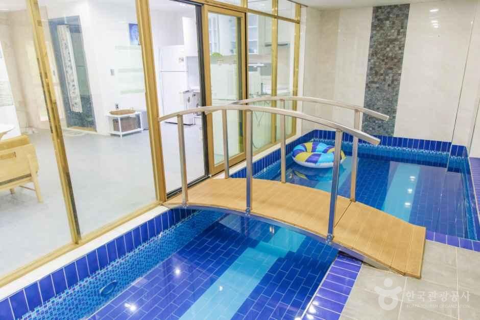 가평_가평미라몬티풀빌라펜션_전경 (5).jpg