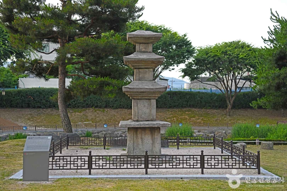 阴城 邑内里 三层石塔