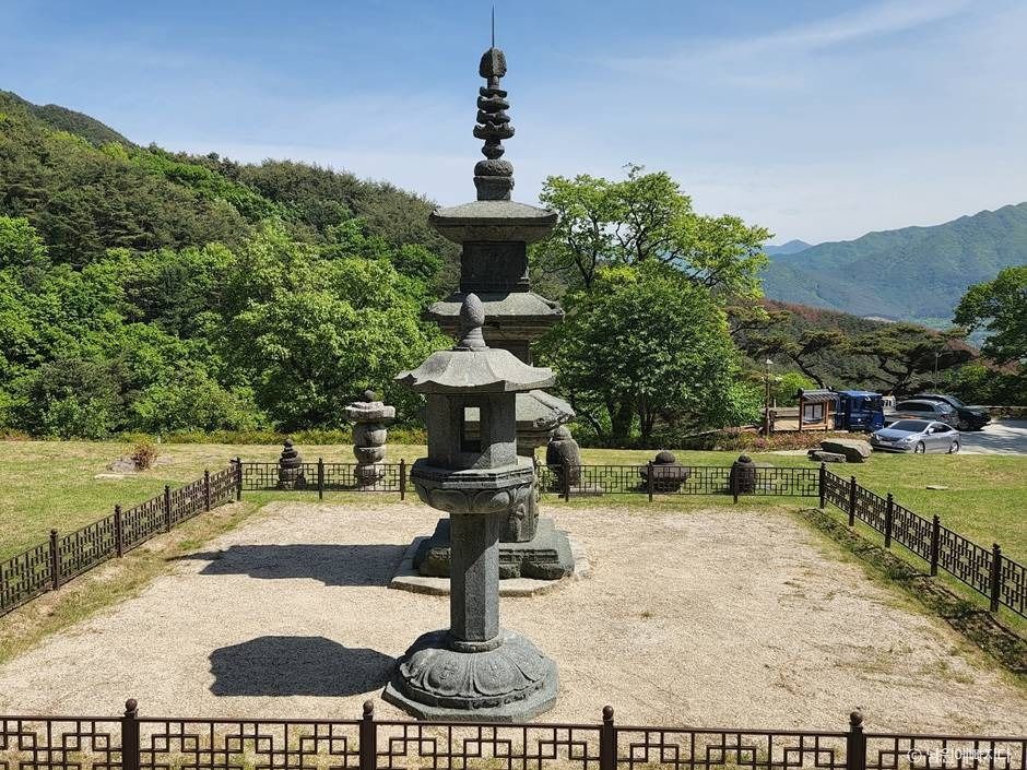 百丈庵三層石塔
