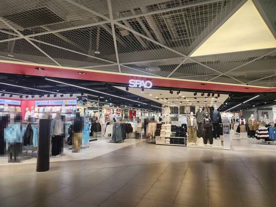 스파오 AK플라자 홍대점