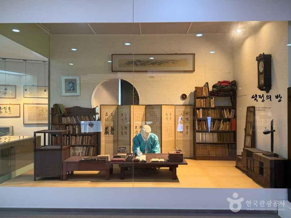 전북_부안_석정문학관_내부_6.jpg