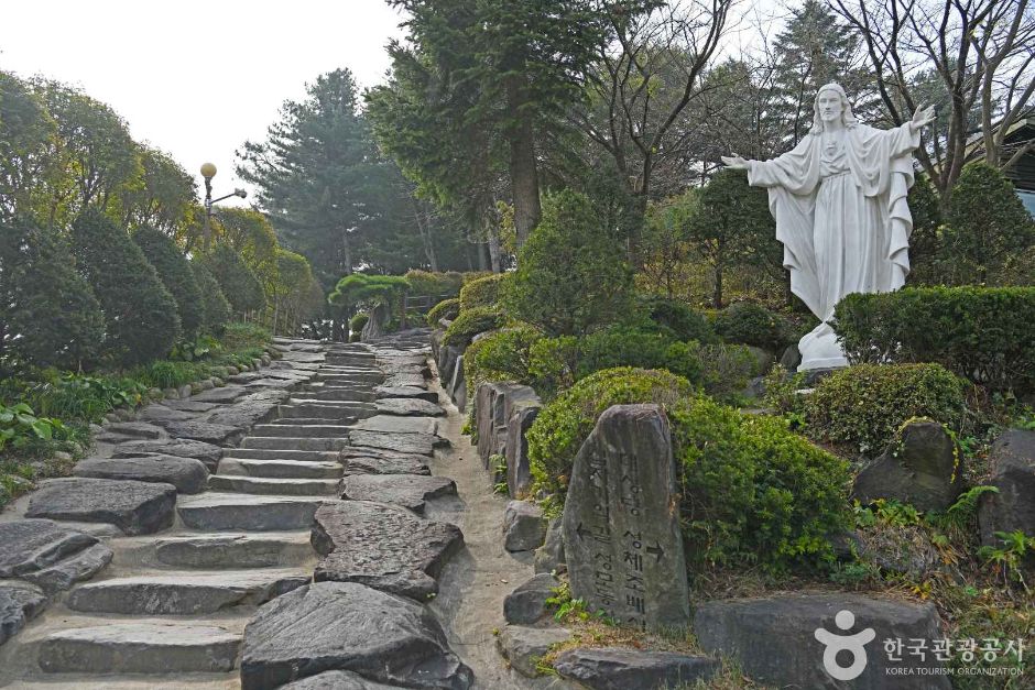 Gongju Hwangsaebawi Martyrs' Holy Site