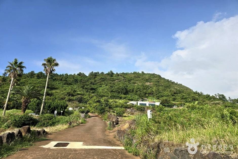 堂山峰