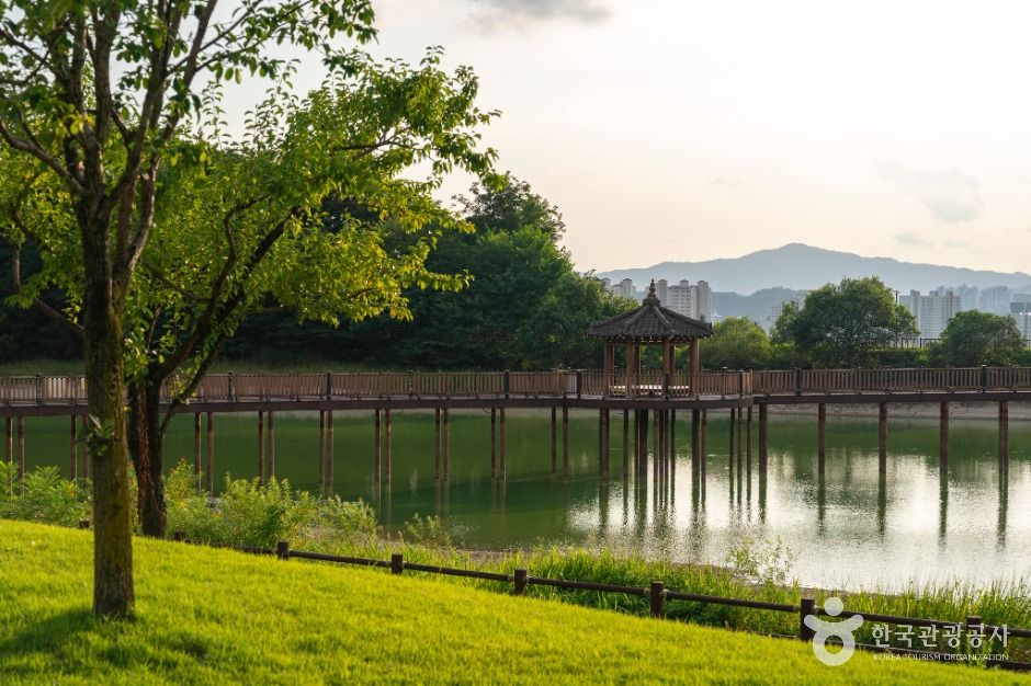 行仇水辺公園