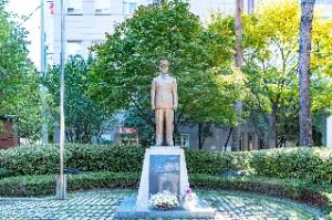 윌리엄해밀턴쇼 동상