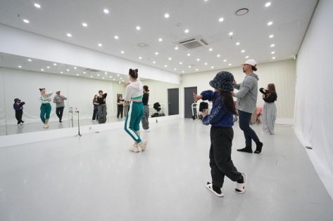 Authentic Dance Training from the Pros