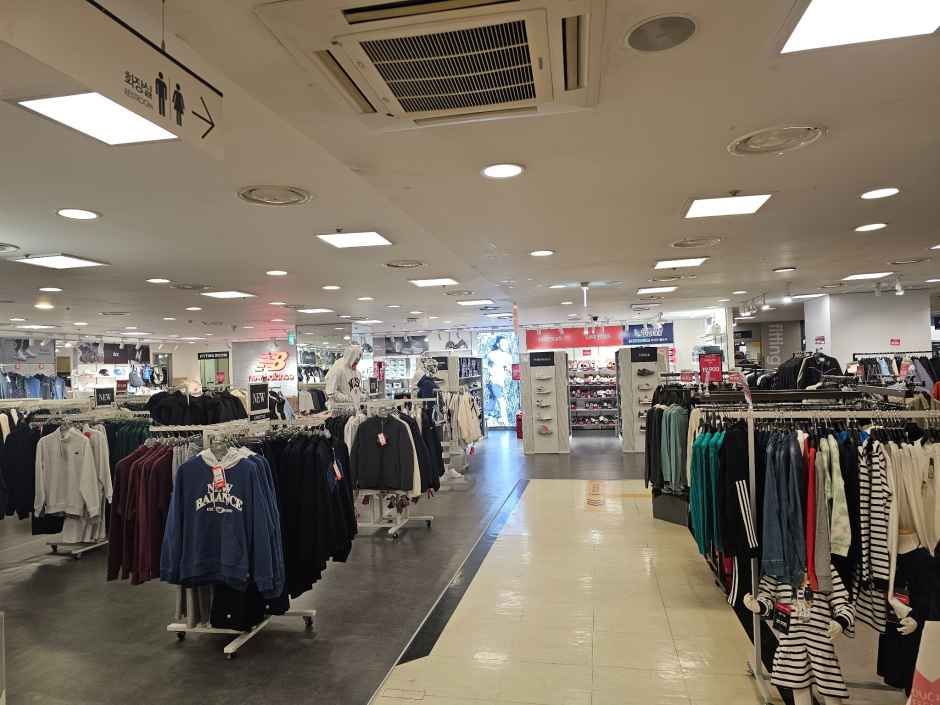 Newcore Factory Outlets - Gwangmyeong Branch [Tax Refund Shop](뉴코아팩토리아울렛 광명점)