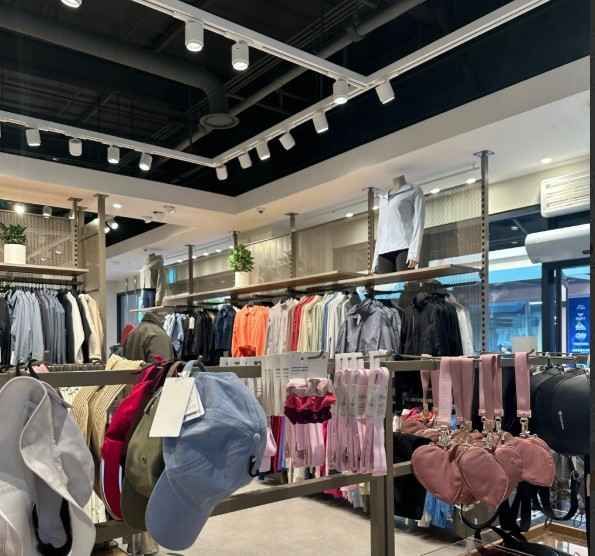 [事後免税店] lululemon（ルルレモン）・新世界サイモンプレミアムアウトレットヨジュ（驪州）店(룰루레몬 신세계사이먼프리미엄아울렛 여주점)