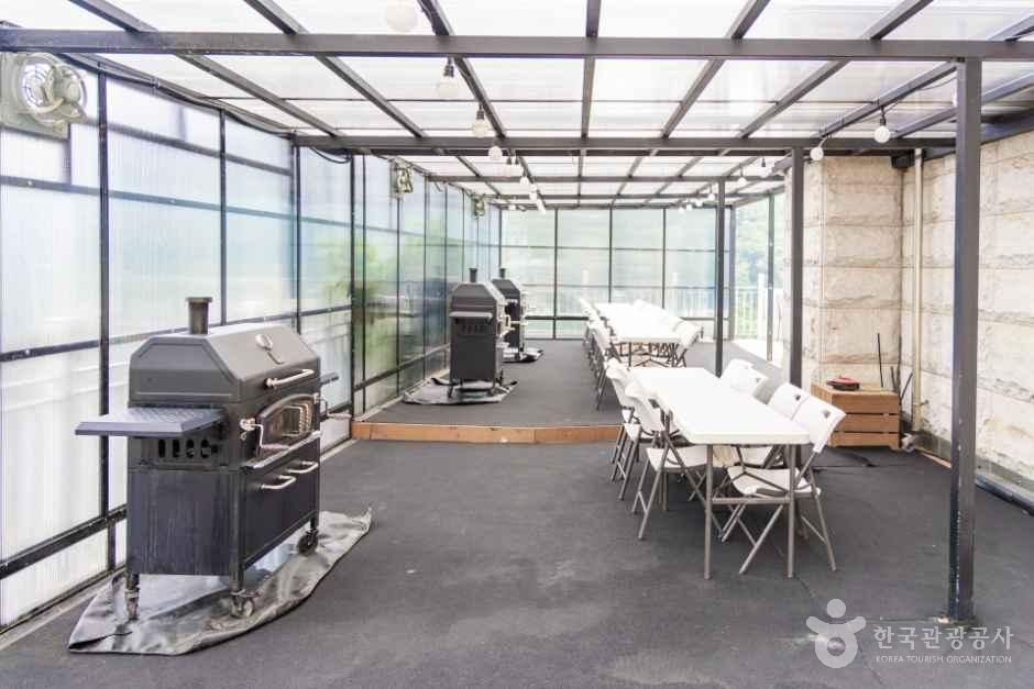 가평_가평미라몬티풀빌라펜션_전경 (7).jpg