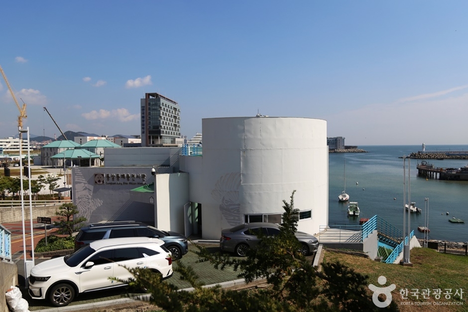 东三洞贝冢展示馆