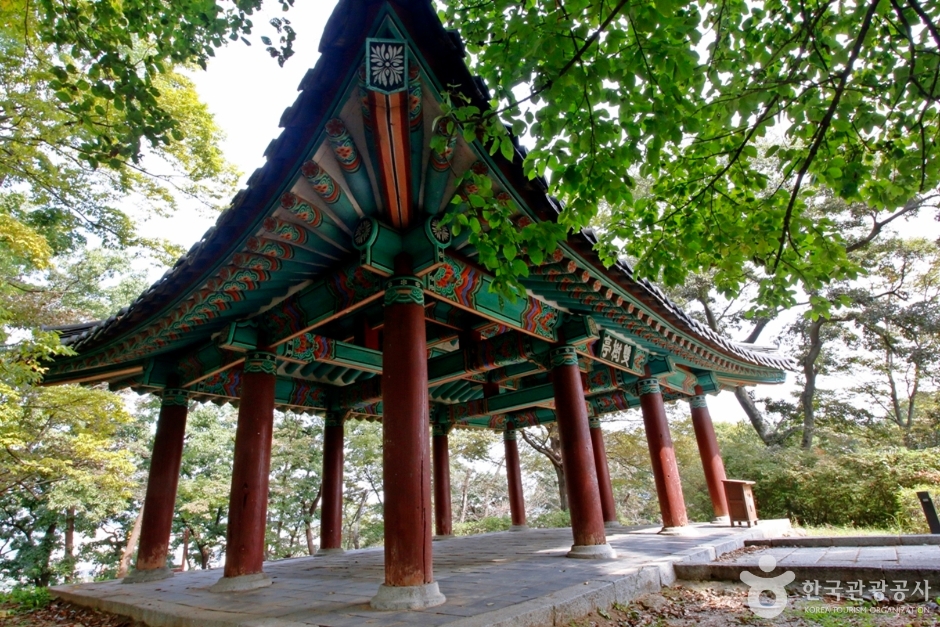 Gongsanseong Ssangsujeong