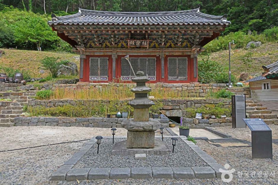 Daeryeonsa Temple (Yesan)