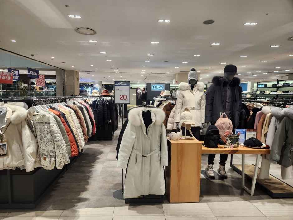 네파 AK플라자 수원점