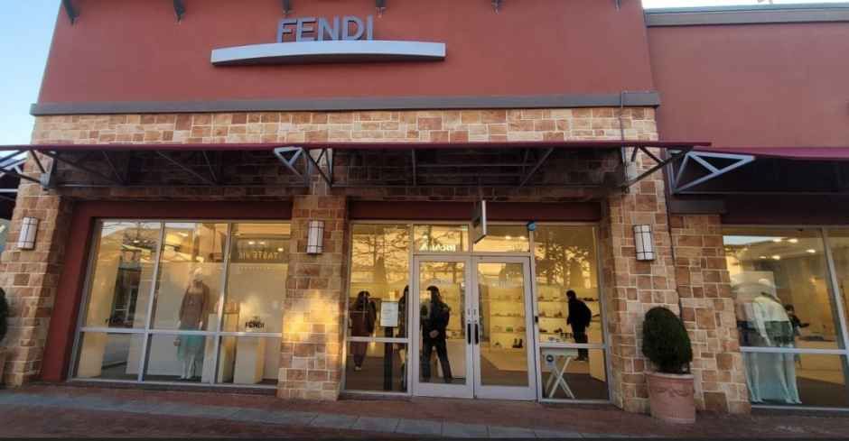 [事後免税店] FENDI（フェンディ）・新世界サイモンプレミアムアウトレットヨジュ（驪州）店(펜디 신세계사이먼프리미엄아울렛 여주점)