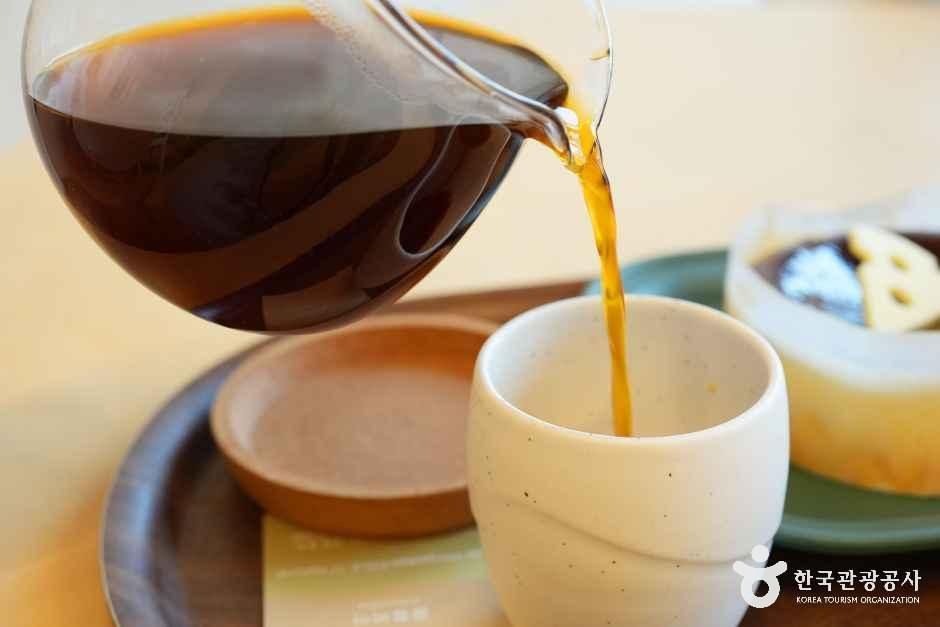 충북_진천_폴린커피 로스팅룸_음식_1.JPG