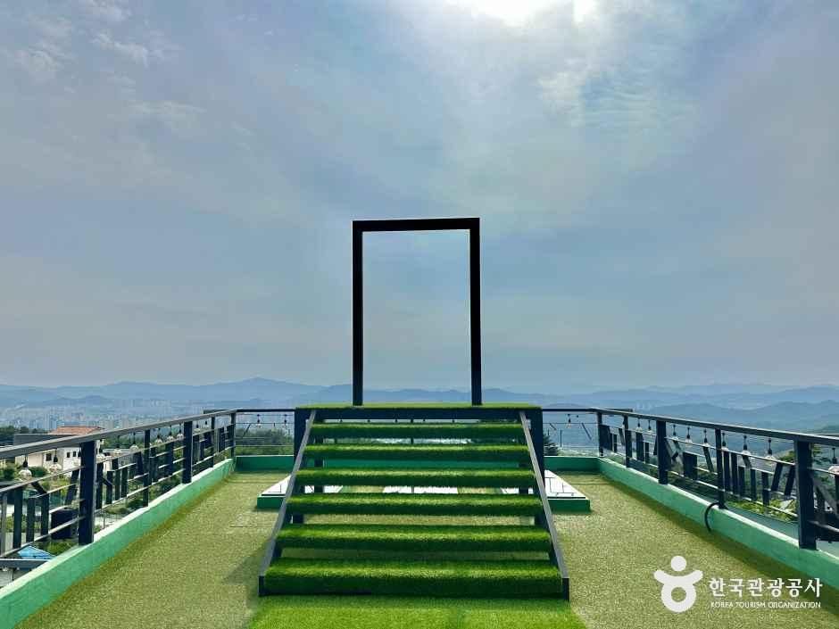 꽃밭머리 전망대