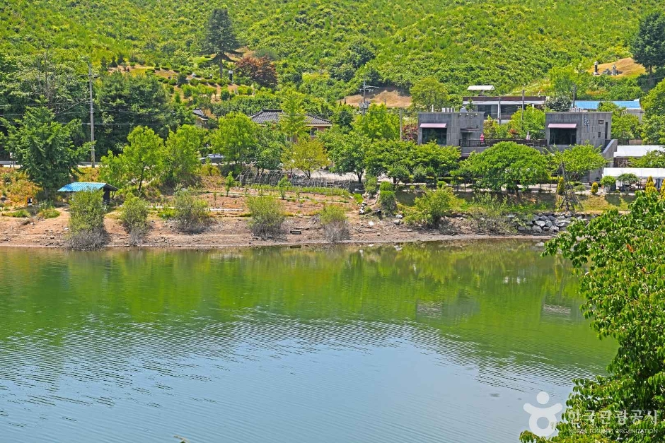 淵谷貯水池