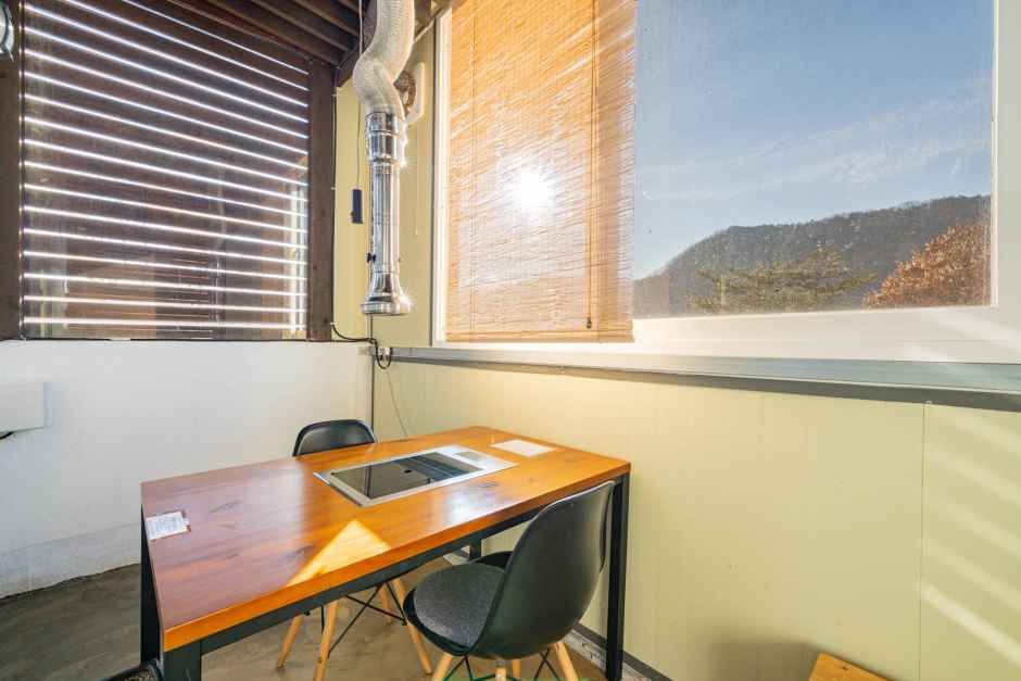 홍천_아레나펜션_공용휴게실 (1).jpg