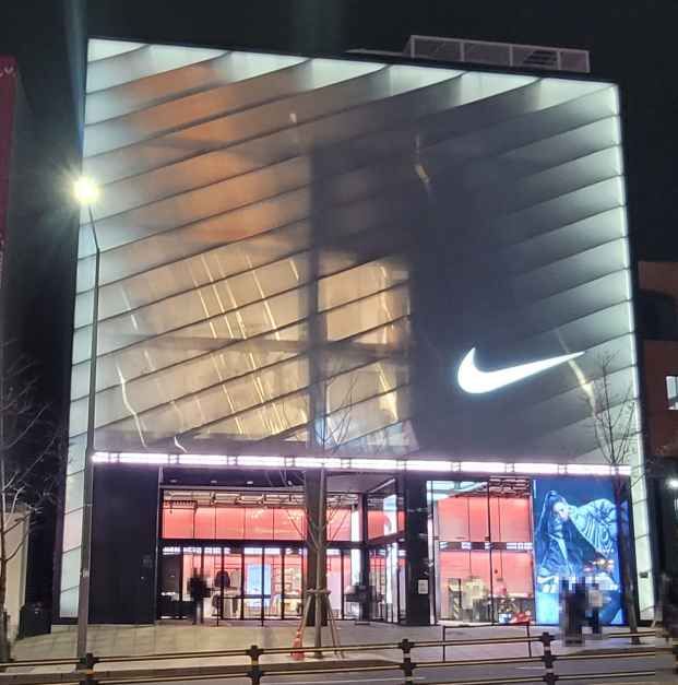 Nike Apgujeong [Tax Refund Shop]