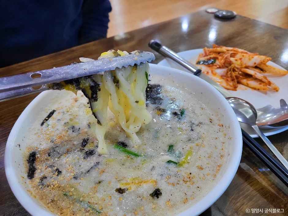 밀양_홍두깨칼국수전문점 (5).jpg