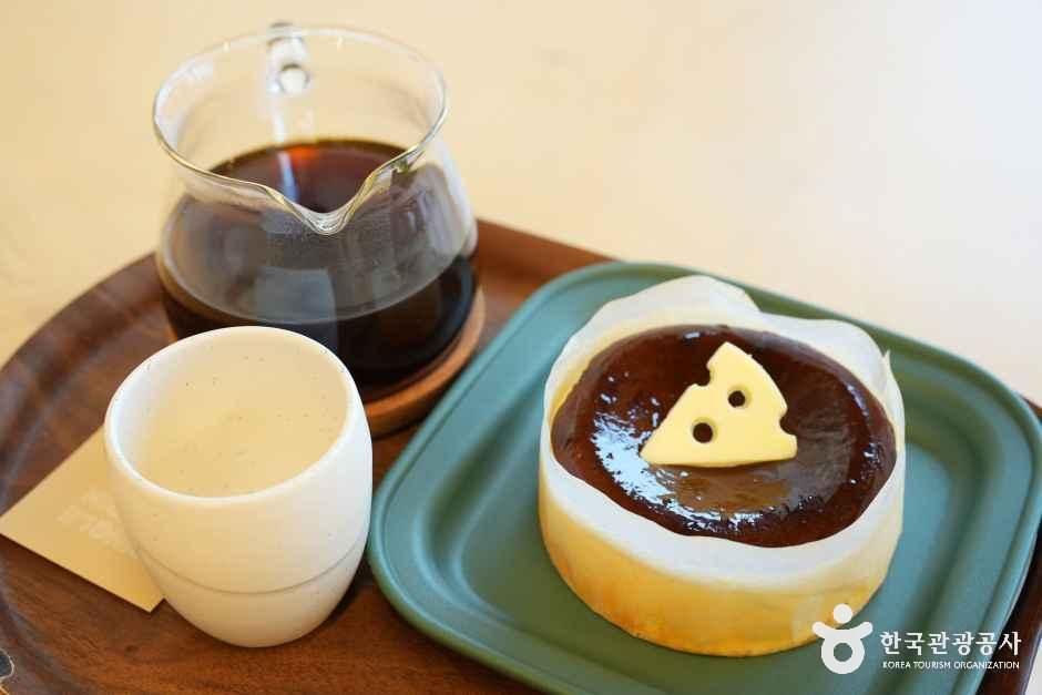 충북_진천_폴린커피 로스팅룸_음식_2.JPG