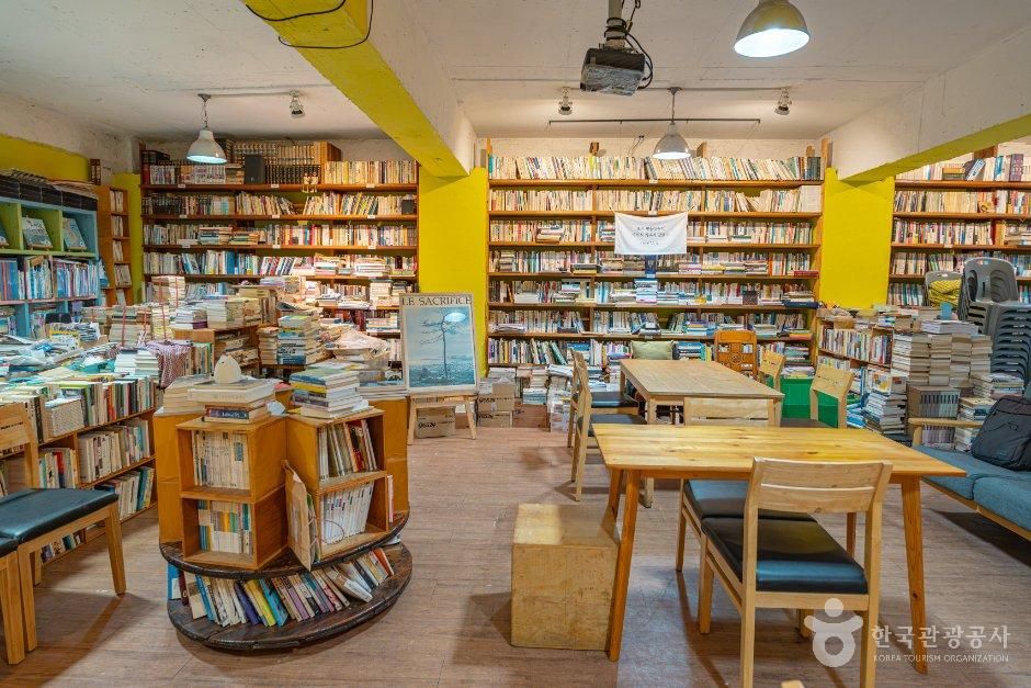 대구_수성구_물레책방 (2).jpg