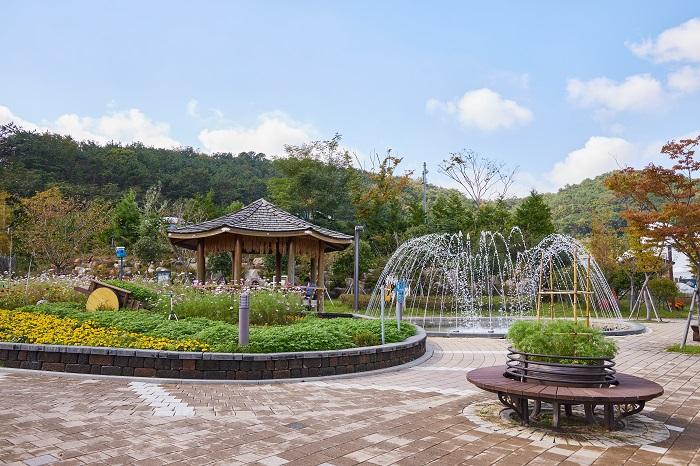 Turtle Garden with a pavilion and fountain that lets you rest